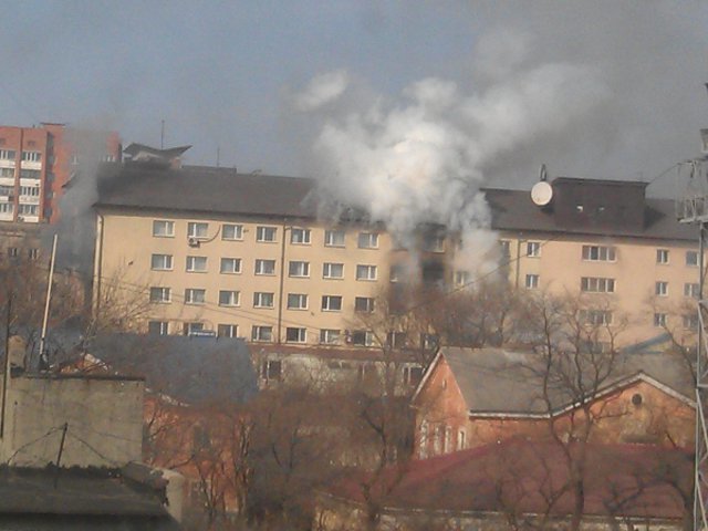 Гостиница "Приморье" загорелась в центре Владивостока, идет эвакуация людей