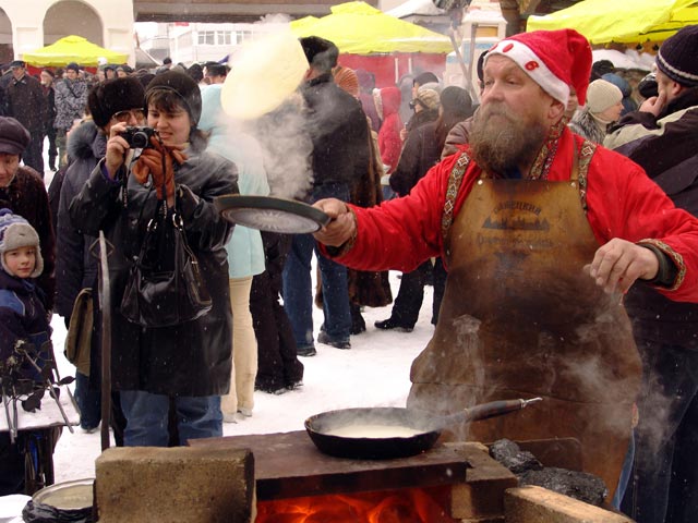 В России началась Масленичная неделя - старинный русский праздник проводов зимы и последняя подготовительная неделя перед Великим постом