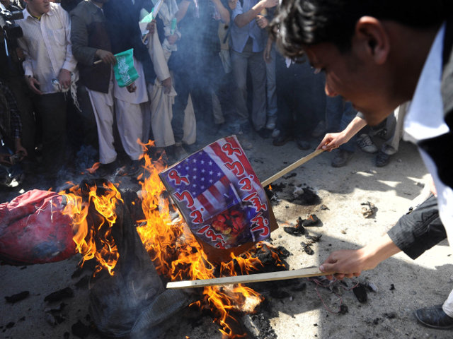 Афганцы протестуют против новых случаев осквернения Корана солдатами США