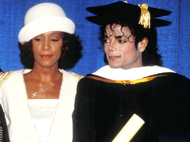 СМИ: Браку Уитни Хьюстон и Майкла Джексона помешала его скромность