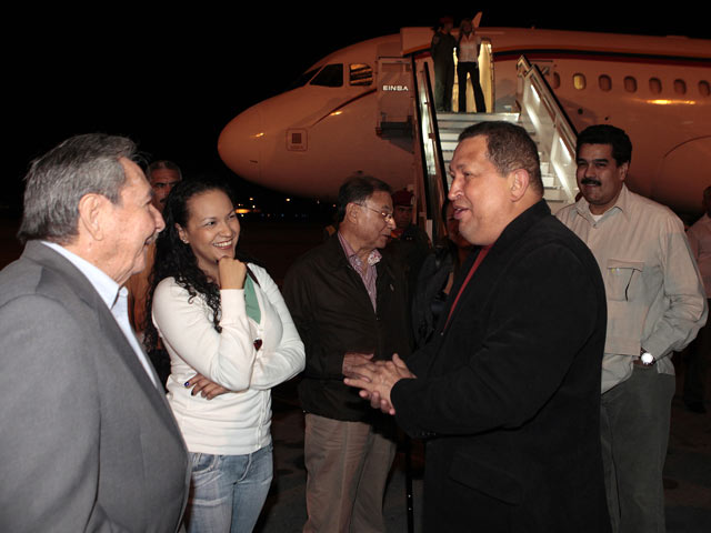 Президент Венесуэлы Уго Чавес прибыл в пятницу вечером на Кубу, где ему предстоит хирургическая операция по удалению опухоли