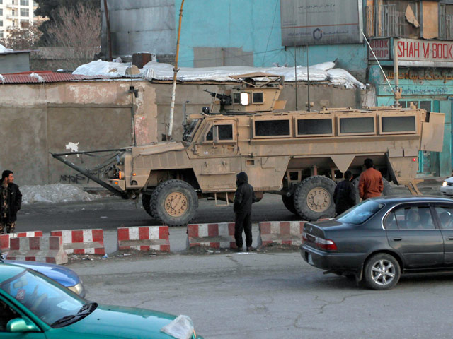 В здании МВД в Кабуле застрелили двух американцев. По имеющейся информации, перестрелка вспыхнула после словесной перепалки в одном из помещений ведомства, вход в которое разрешен только иностранным специалистам
