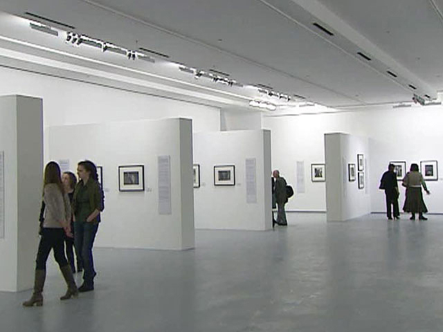 Фактически международный фестиваль "Фотобиеннале-2012" уже начал работу, так как три экспозиции, которые открылись в столичном Мультимедиа Арт Музее, можно рассматривать как своеобразный пролог к этому масштабному проекту