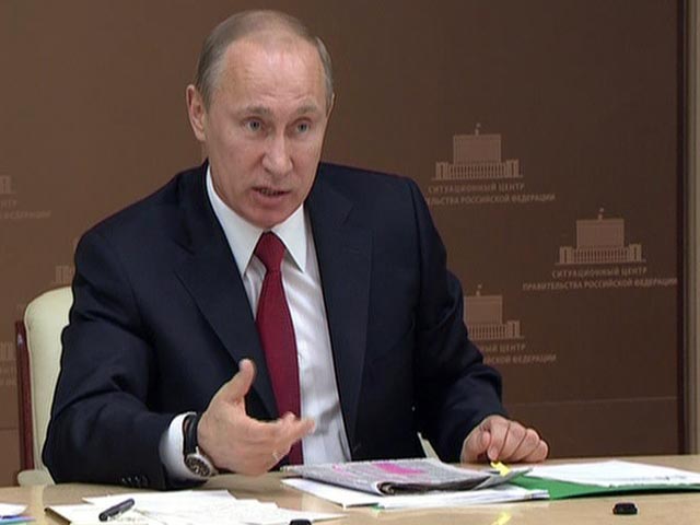 Путин дистанционно разбирается с взорвавшимся домом в Астрахани: велел отстранить от работы газовиков 