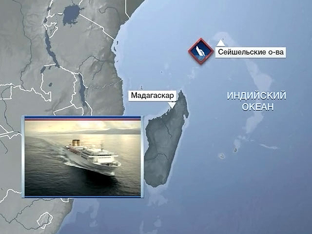 К лайнеру Costa Allegra, дрейфующему в Индийском океане в двухстах метрах от берега, подошел французский рыболовецкий траулер, находившийся в районе аварии