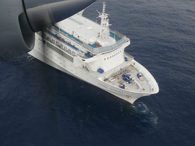 Среди пассажиров, находящихся на борту потерпевшего бедствие в Индийском океане круизном лайнере Costa Allegra, насчитывается 15 граждан РФ, сообщили в компании-судовладельце Costa Crociere