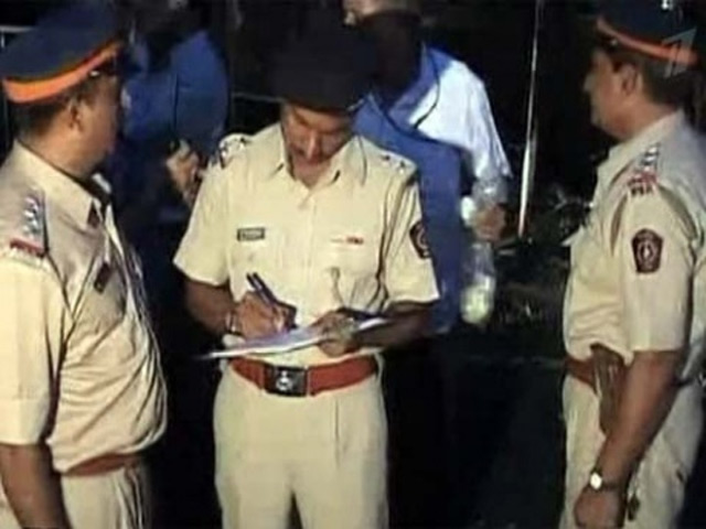 Полицейские в штате Чхаттисгарх в центральной Индии с помощью гипнотизера надеются перестать злоупотреблять алкогольными напитками, отказаться от курения и сбросить лишний вес