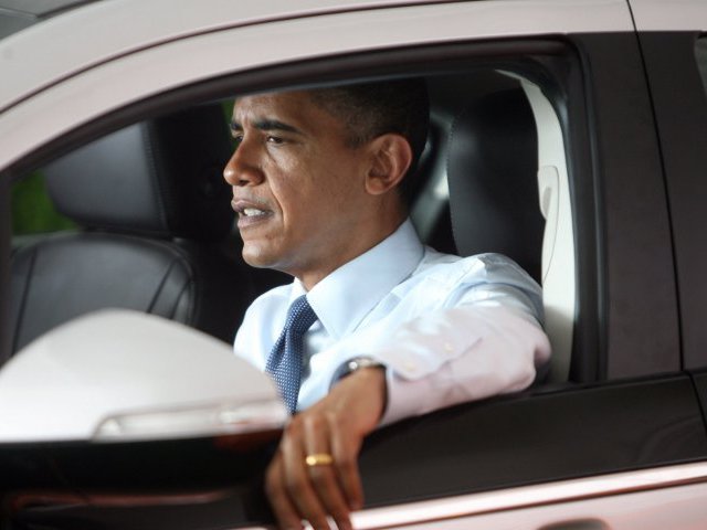 Пересесть из бронированного Cadillac в меньший по размеру электромобиль Chevy Volt пообещал президент США Барак Обама