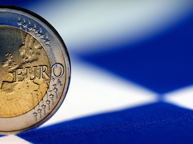 Спустя 13 лет после введения евро, который должен был стать символом объединенной Европы, в валютном блоке произошел первый формальный дефолт
