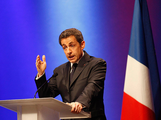 Однако президент Франции Николя Саркози, выступивший инициатором закона, не захотел отступать, заявив, что "отрицание геноцида недопустимо и поэтому должно быть наказано"