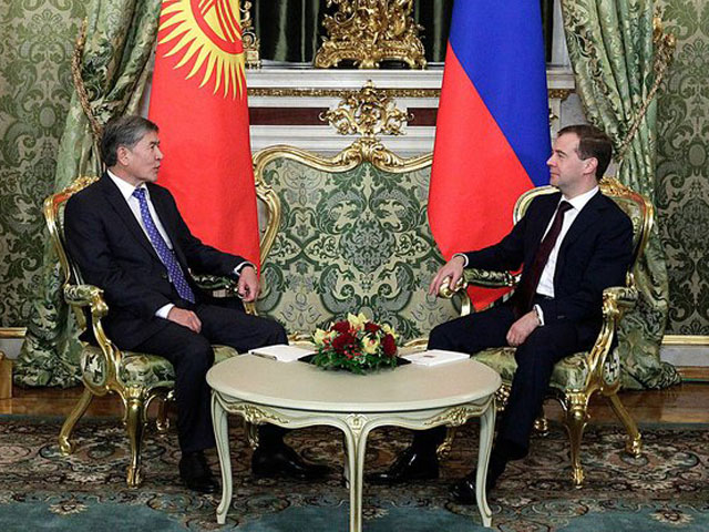 Заявление Атамбаева о задолженности по базе в Канте и удивило президента Медведева, он распорядился оперативно погасить долги, перечислив Киргизии около 15 миллионов долларов