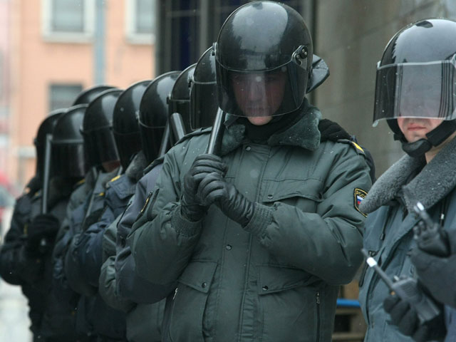 Полиция "по плану" закупает водометы и бронебойные патроны, а в Петербурге готовится к разгону недовольных