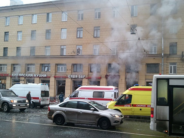 В Санкт-Петербурге произошел пожар в ресторане, расположенном на первом этаже жилого дома