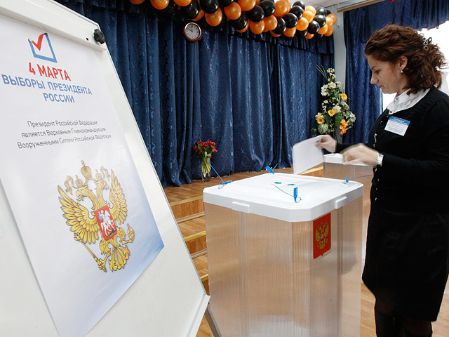 Накануне выборов президента российская внесистемная оппозиция и ей сочувствующие более широкие слои населения решают важный для себя вопрос: за кого голосовать
