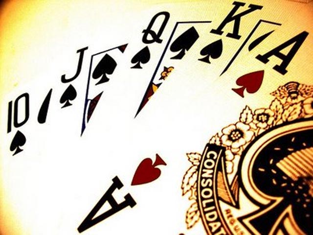 Генеральный прокурор Кипра разрешил старушкам-картежницам покер на деньги