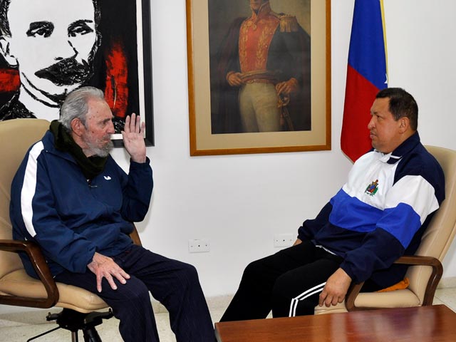 Лидер кубинской революции Фидель Кастро посетил в пятницу президента Венесуэлы Уго Чавеса