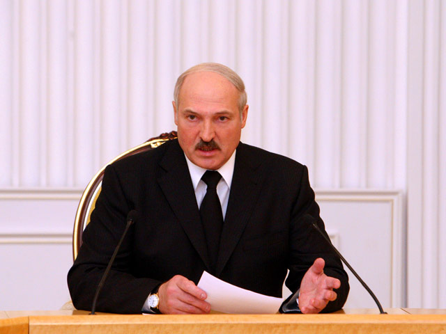 Белорусский президент Александр Лукашенко, реагируя на один международный скандал, спровоцировал новый: устыдив главу МИД ФРГ гомосексуализмом, он вызвал отповедь из Берлина