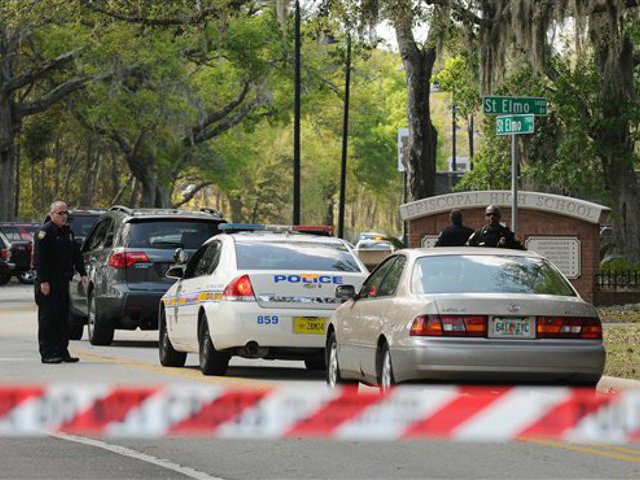 Бывший сотрудник частной Епископальной школы в американском городе Джексонвилл (штат Флорида), уволенный из нее утром, вернулся туда спустя несколько часов и застрелил ее директора