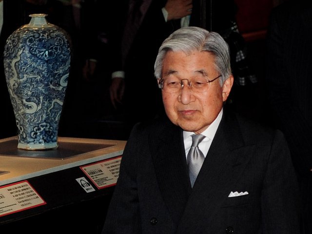 Император Японии Акихито, который 18 февраля успешно перенес аортокоронарное шунтирование, вновь госпитализирован для проведения еще одной операции: на этот раз медики должны удалить у него жидкость из легких