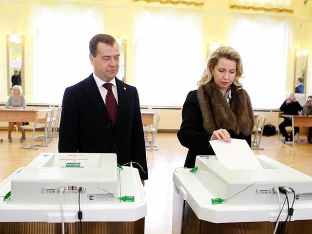 Дмитрий и Светлана Медведевы проголосовали на выборах Президента России, 4 марта 2012 года