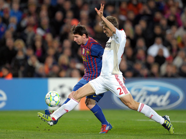 Футболисты испанской "Барселоны" вышли в 1/4 финала Лиги чемпионов, разгромив "Байера" из Леверкузена со счетом 7:1. Месси забил пять мячей