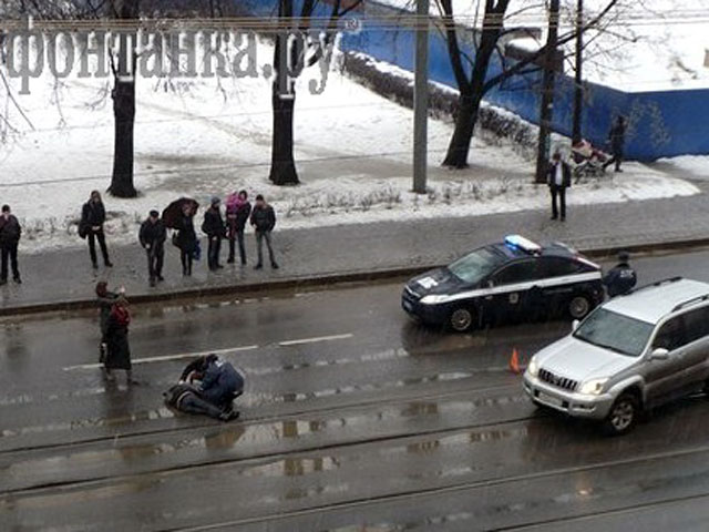 Сотрудник ДПС, Алексей Истомин, нарушивший правила дорожного движения и сбвивший девушку 2 марта в Санкт-Петербурге, до сих пор не отстранен от работы и не лишен водительских прав