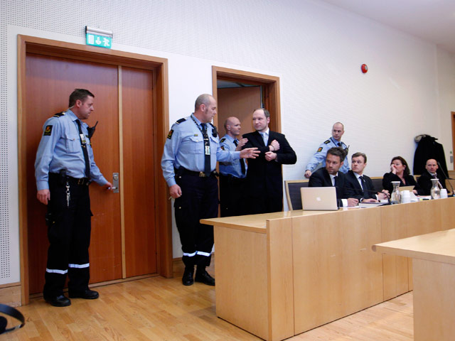 Окружной суд норвежского города Осло разрешил показывать по телевидению процесс над обвиняемым в массовом убийстве людей на острове Утойя Андерсом Брейвиком