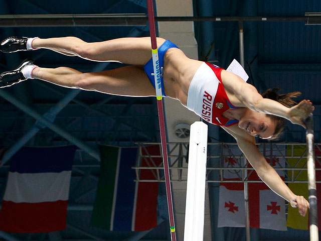 Россиянка Елена Исинбаева стала обладательницей золотой медали в прыжках с шестом на стамбульском чемпионате мира в помещении