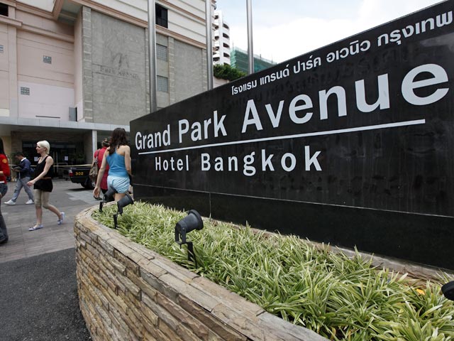 Муниципальная администрация столицы Таиланда Бангкока собирается провести всестороннюю проверку 15-тиэтажного отеля Grand Park Avenue в центре города, где в результате пожара в ночь с четверга на пятницу погибли двое россиян