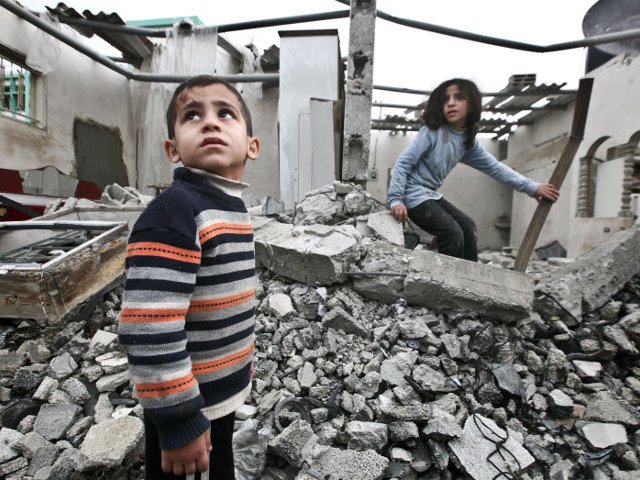 Израиль и палестинские группировки в Секторе Газа договорились о перемирии. Об этом сообщает агентство Reuters, приводя слова представителя египетских сил безопасности, при посредничестве которых было достигнуто соглашение о прекращении огня