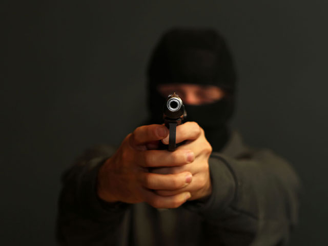 В Москве грабитель застрелил безоружного охранника ювелирного салона и похитил украшения на 500 тысяч рублей