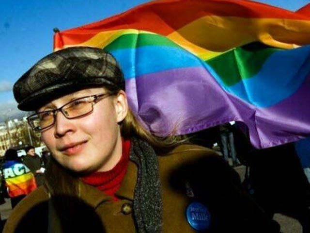 Как сообщила ИА Росбалт ЛГБТ-активистка Мария Ефременкова, представители движения в Петербурге последуют опыту других городов и выйдут "пропагандировать гомосексуализм" к детсадам и школам с собой плакатами "Гомосексуализм - это норма"