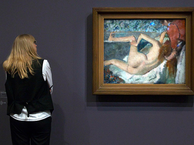 Выставка "Дега и ню" (Degas et le nu), в экспозицию которой вошли скульптуры, литографии, графические, живописные и пастельные произведения Эдгара Дега, открылась сегодня в музее д'Орсэ в Париже