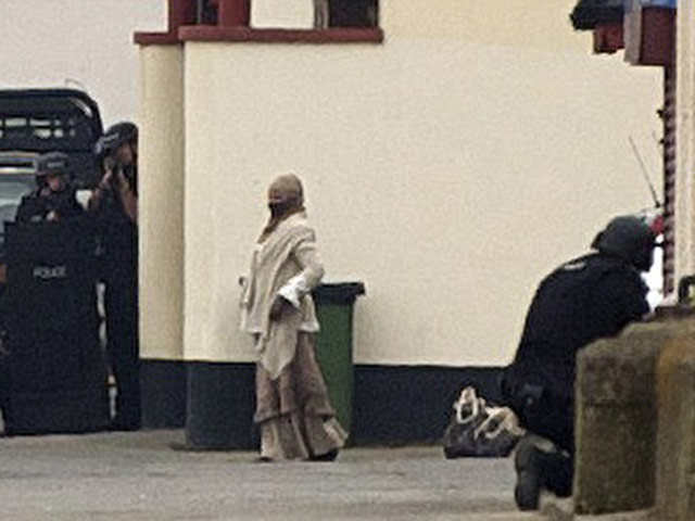 О подозрительной мусульманке, лицо которой было почти полностью закрыто платком, в полицию сообщили местные жители