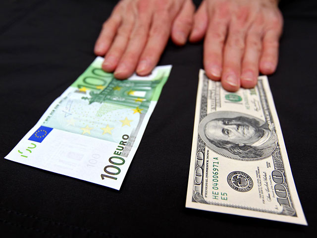 Доллар прибавил 7 копеек, евро вырос на 10