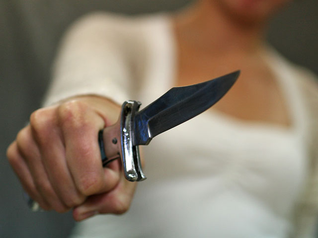 В общежитии СПбГУ 17-летняя студентка журфака изрезала ножом своего гостя
