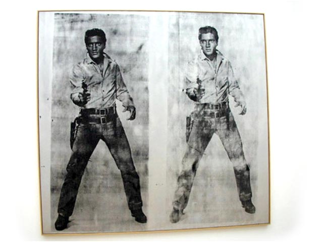 Аукционный дом Sotheby's объявил в четверг о том, что выставляет на аукцион 9 мая портрет Элвиса Пресли работы Энди Уорхола. Работа "Двойной Элвис" 1963 года оценивается в 30-50 миллионов долларов