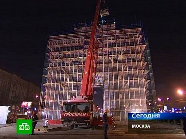 Триумфальная арка в Москве лишилась колесницы и "Богини Победы"