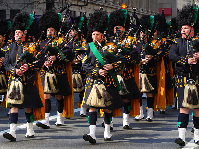 Ирландия с небывалым размахом празднует свой национальный праздник - День Святого Патрика. По всему острову проходят массовые гуляния и шествия