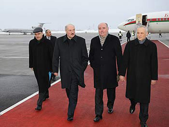 Александр Лукашенко прибыл в Москву на саммит глав ЕврАзЭС