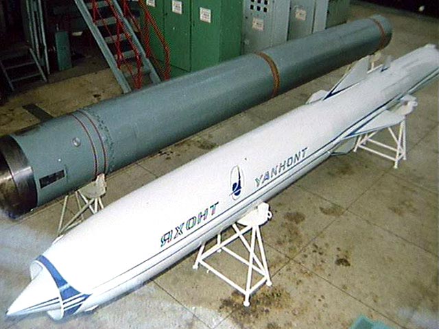 Недавно российская сторона начала поставку в Сирию береговых ракетных комплексов "Бастион" со сверхзвуковыми противокорабельными крылатыми ракетами "Яхонт"