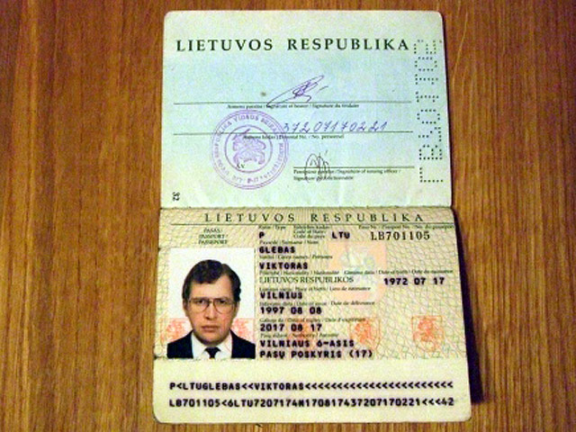 Фальшивые паспорта Сергея Мавроди