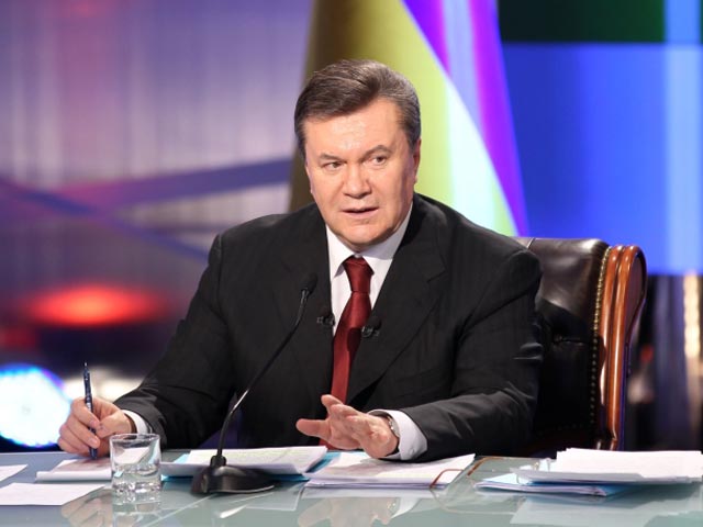 Янукович подписал закон, который позволит ответить России на "сырную войну"