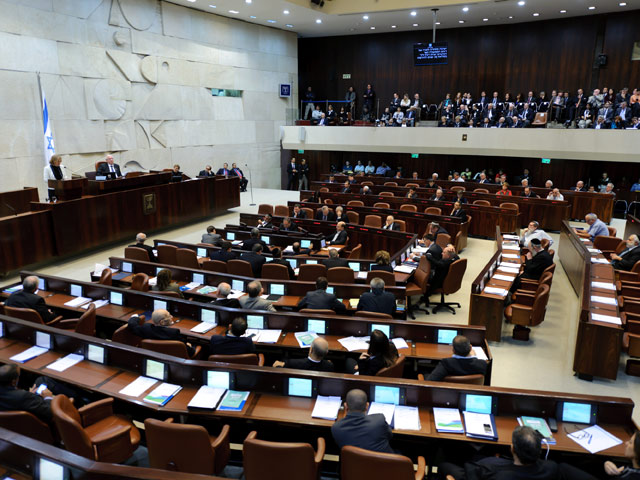 Израильские депутаты на пленарном заседании Кнессета окончательно утвердили закон, запрещающий слишком худым девушкам сниматься в рекламе