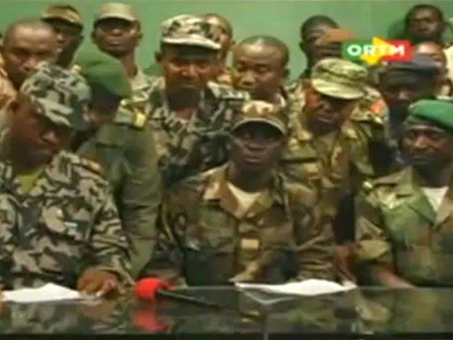 В Мали военнослужащие захватили президентский дворец в столице страны Бамако и объявили о свержении главы государства
