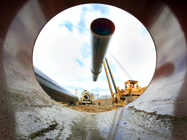 Нефтяные компании BP, ExxonMobil и ConocoPhillips обсуждают проект по экспорту сжиженного природного газа из Аляски в Азию стоимостью 40 млрд долларов, который даст возможность освоить крупные, но труднодоступные запасы газа