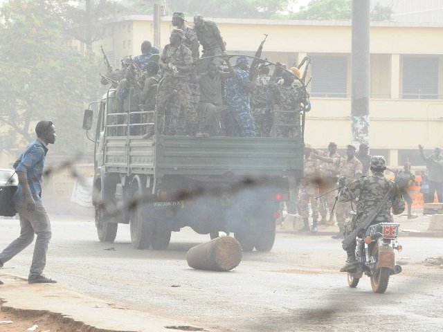 Взбунтовавшиеся в Мали солдаты начали погромы в столице страны