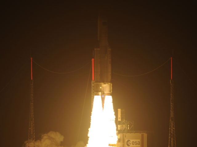 Ракетоноситель Ariane 5 с третьим европейским автоматическим грузовым кораблем ATV-3 "Эдоардо Амальди" успешно стартовал сегодня с космодрома в Куру (Французская Гвиана)