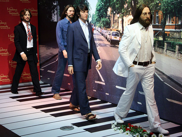 Восковые фигуры группы The Beatles, сделанные с фотографии с обложки альбома Abbey Road (1969 год)