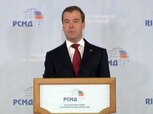 Президент России Дмитрий Медведев в очередной раз потребовал от США гарантий ненаправленности системы ПРО против РФ, а также намекнул, что вмешательство во внутренние дела третьих стран он готов рассматривать как попытку взлома международного права